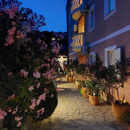 Apartments Ljubo Stari Grad  Bagian luar foto
