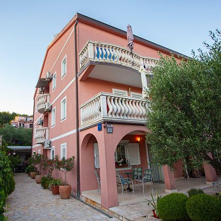 Apartments Ljubo Stari Grad  Bagian luar foto