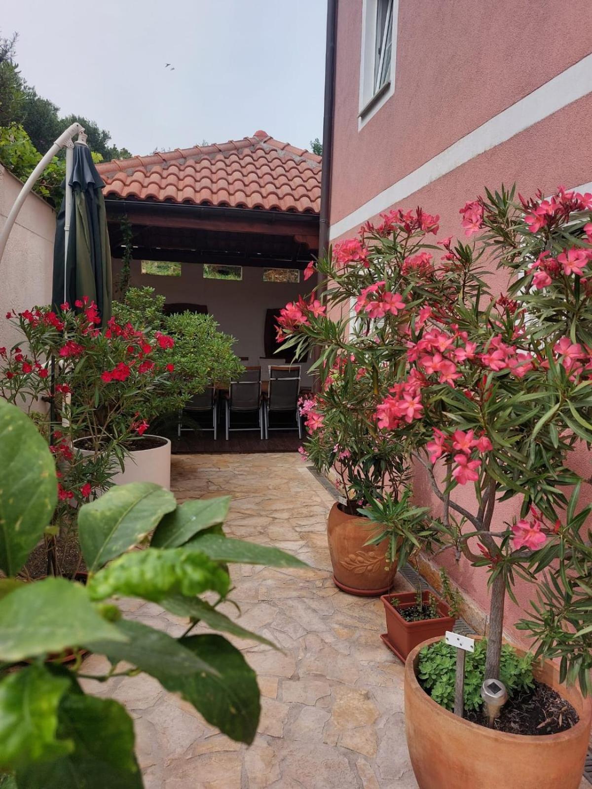 Apartments Ljubo Stari Grad  Bagian luar foto