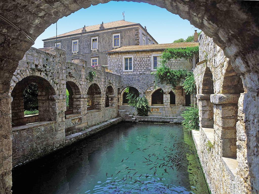 Apartments Ljubo Stari Grad  Bagian luar foto