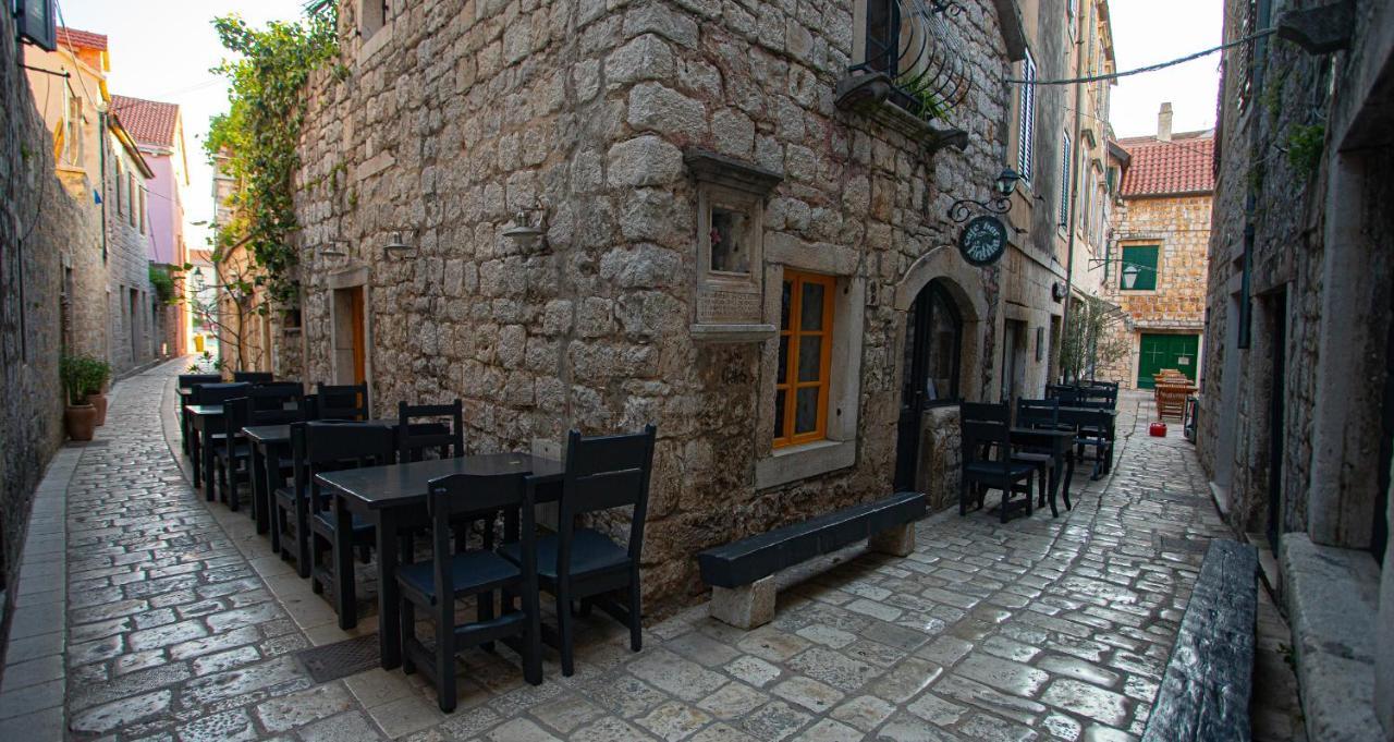 Apartments Ljubo Stari Grad  Bagian luar foto