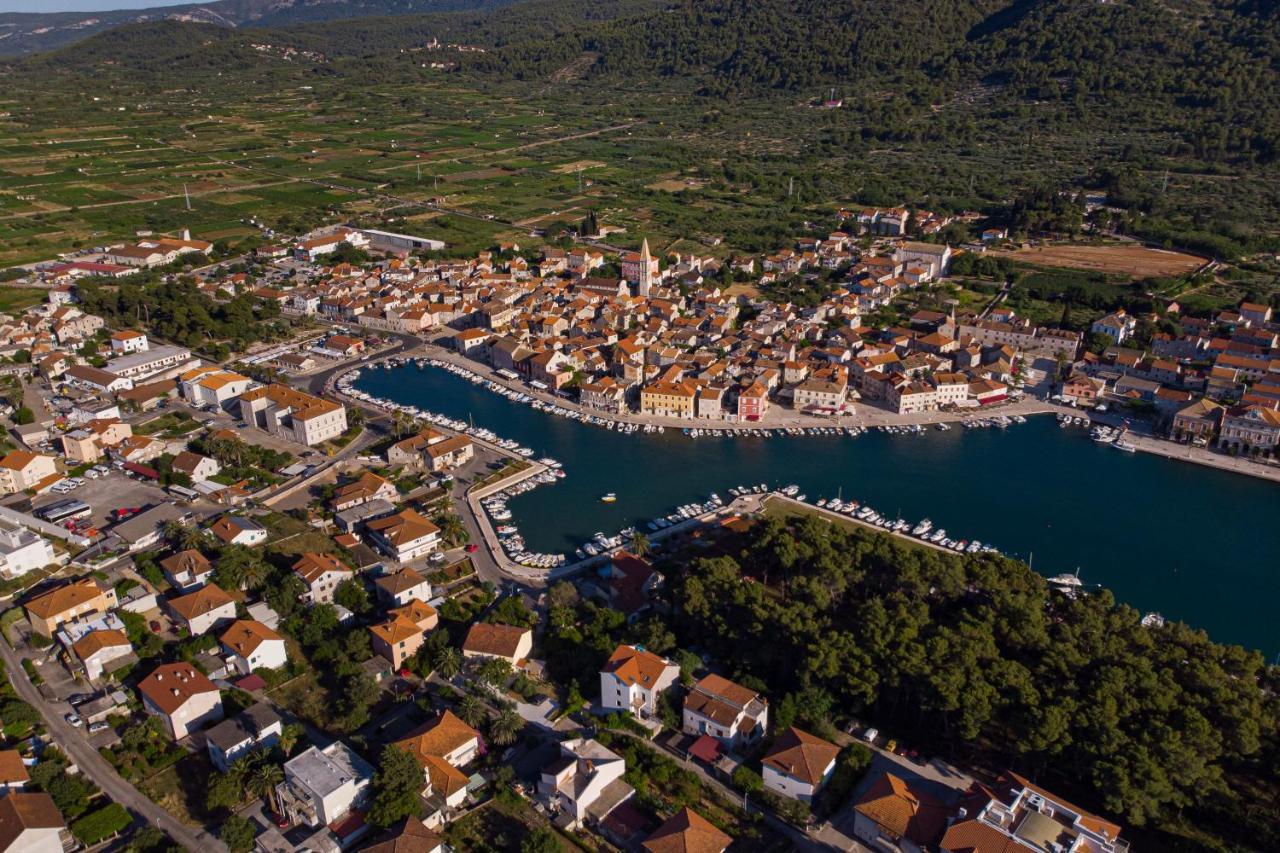 Apartments Ljubo Stari Grad  Bagian luar foto