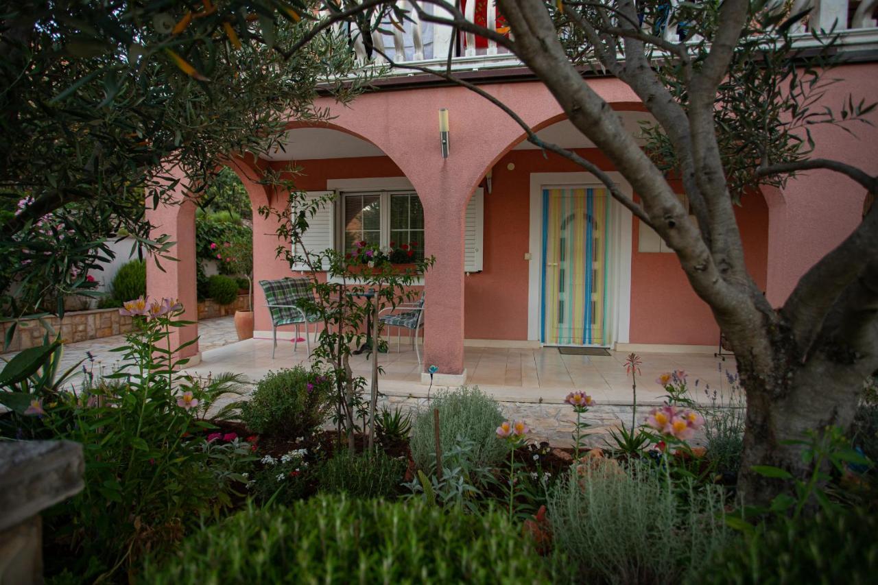 Apartments Ljubo Stari Grad  Bagian luar foto