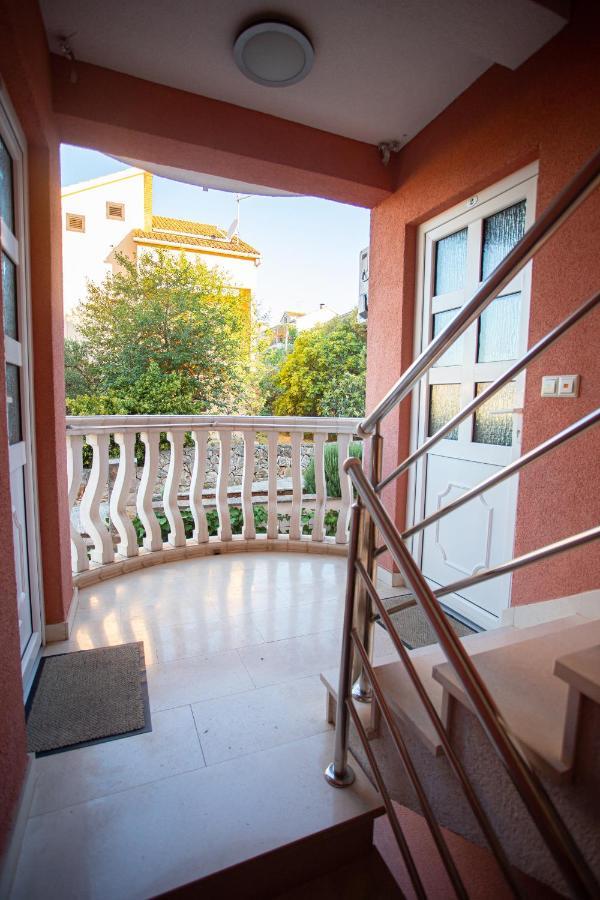 Apartments Ljubo Stari Grad  Bagian luar foto