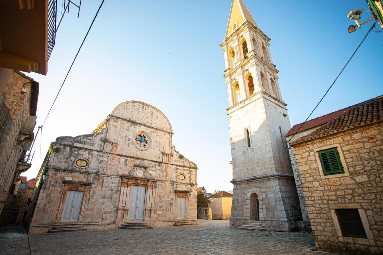 Apartments Ljubo Stari Grad  Bagian luar foto