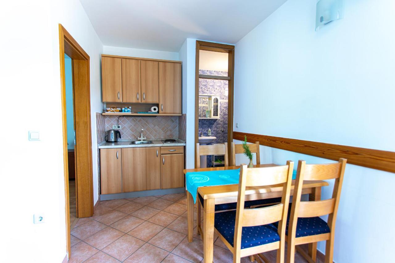 Apartments Ljubo Stari Grad  Bagian luar foto