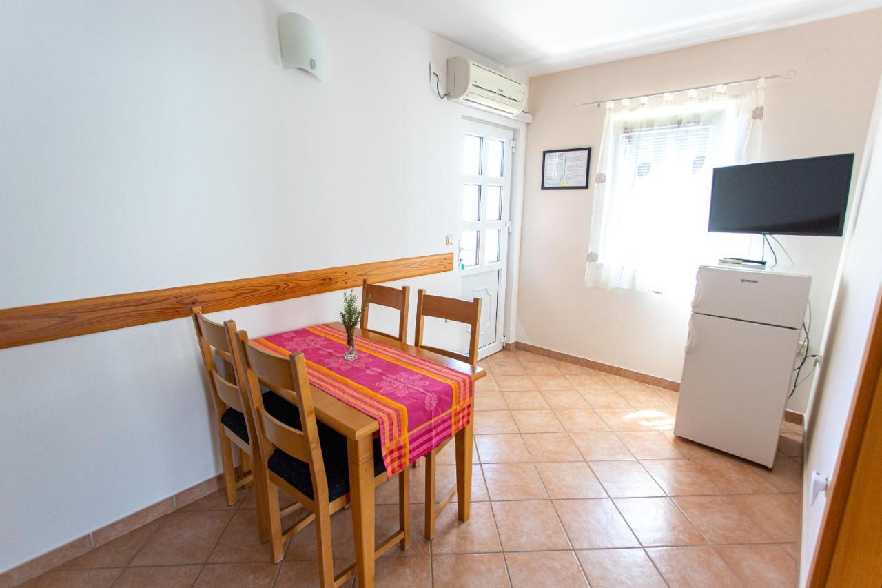 Apartments Ljubo Stari Grad  Bagian luar foto