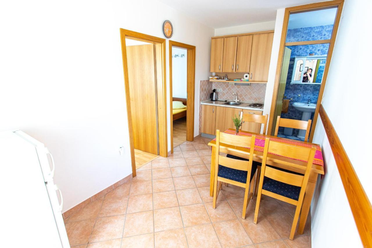 Apartments Ljubo Stari Grad  Bagian luar foto