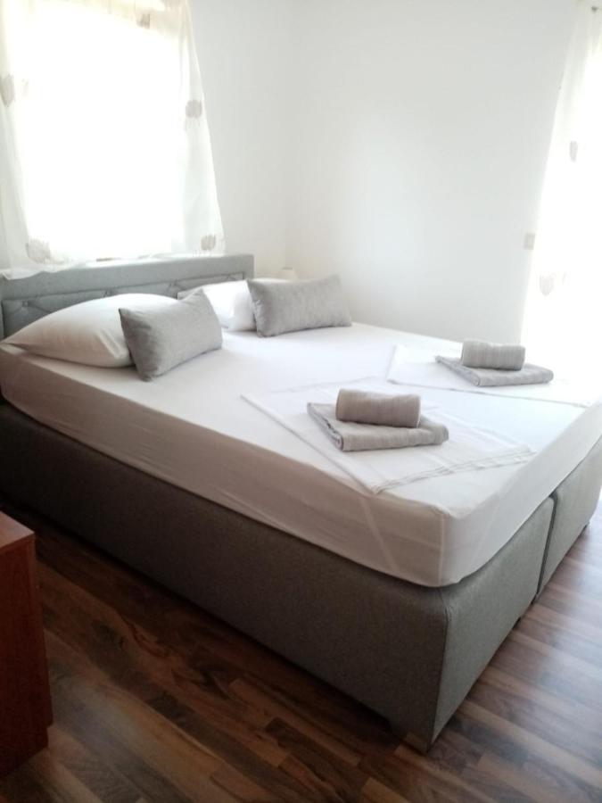 Apartments Ljubo Stari Grad  Bagian luar foto