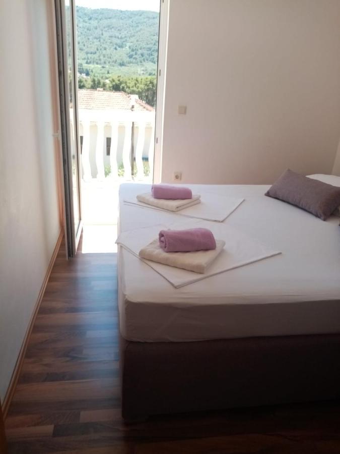 Apartments Ljubo Stari Grad  Bagian luar foto