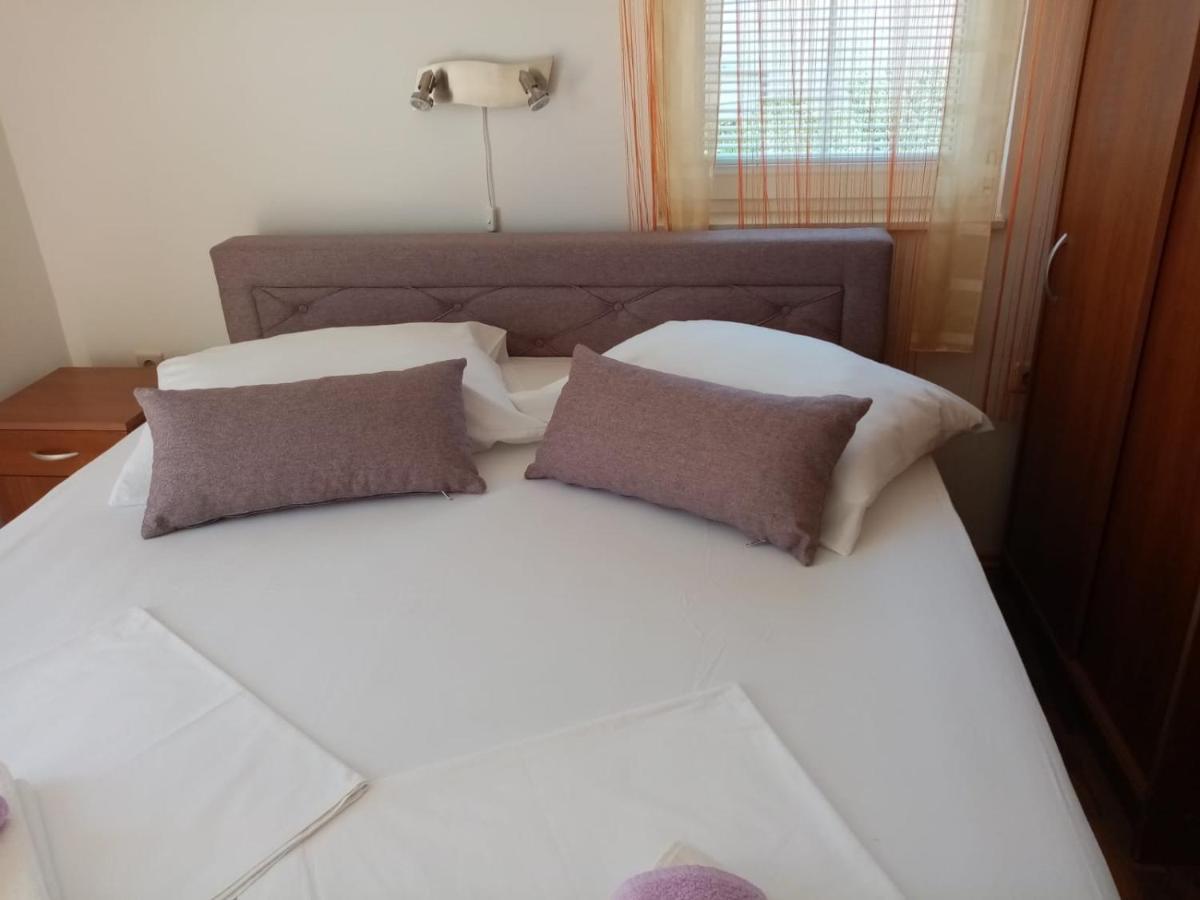 Apartments Ljubo Stari Grad  Bagian luar foto